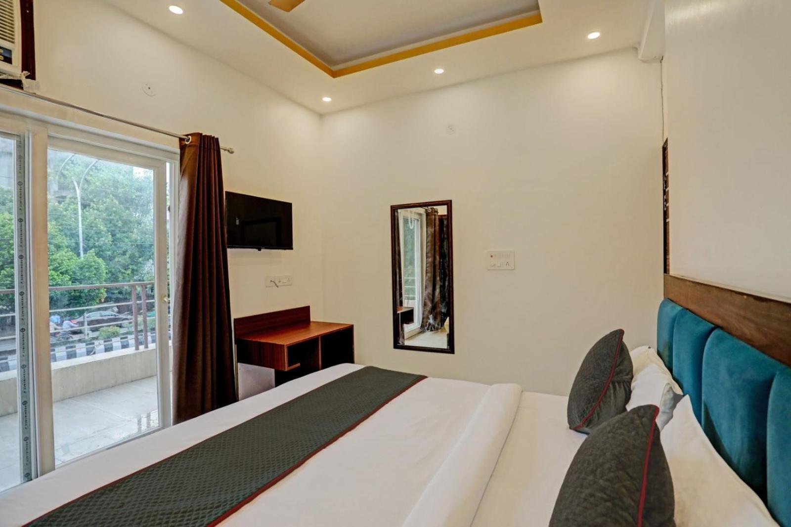 Hotel Golden Prime King New Delhi Exterior photo
