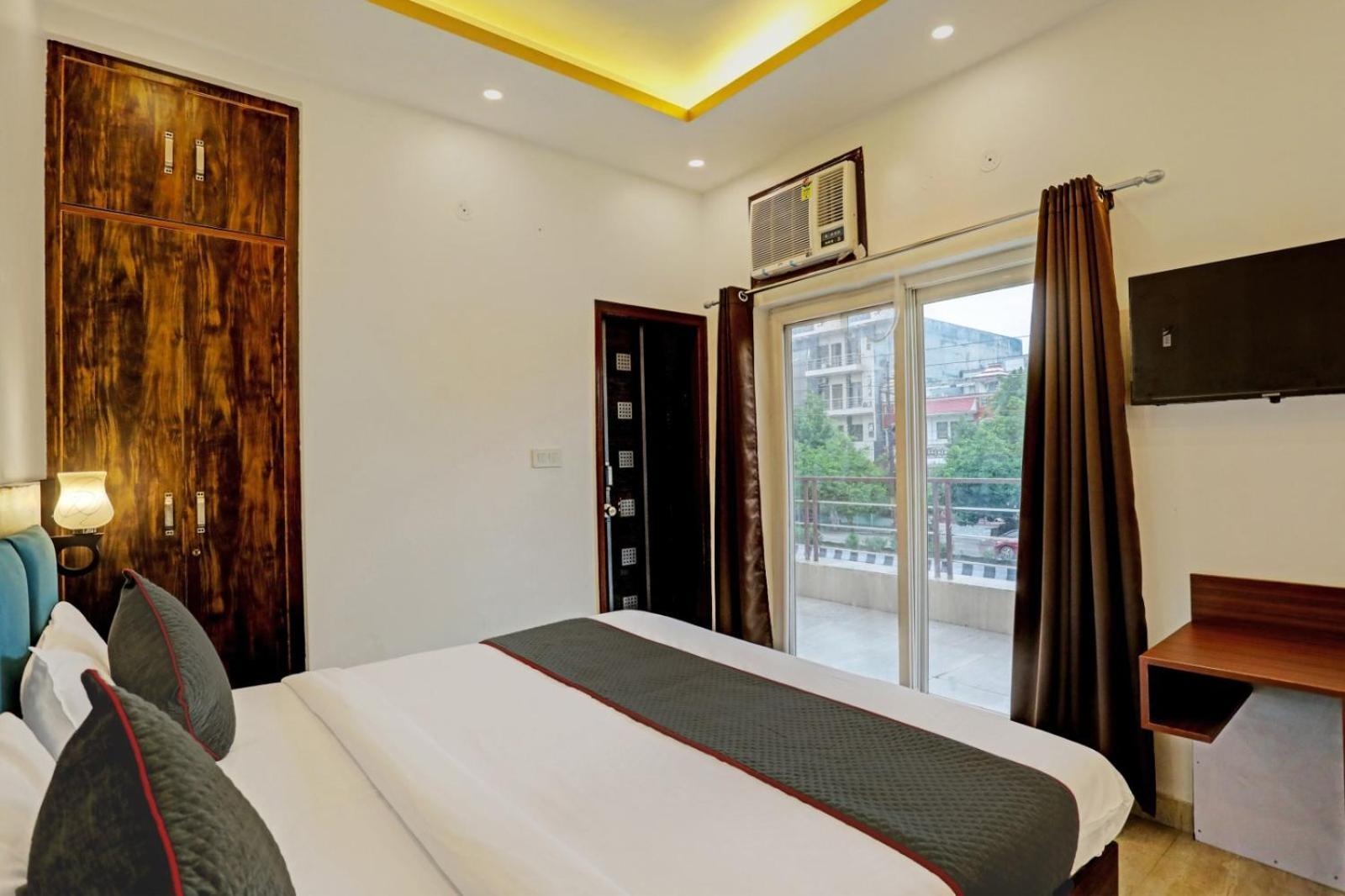 Hotel Golden Prime King New Delhi Exterior photo
